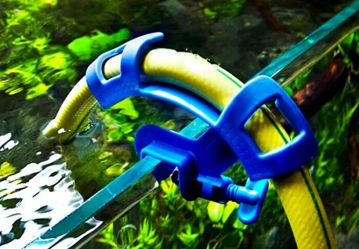 Подмена воды в аквариуме