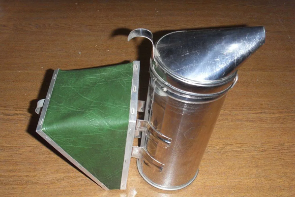 Обычный ручной дымарь